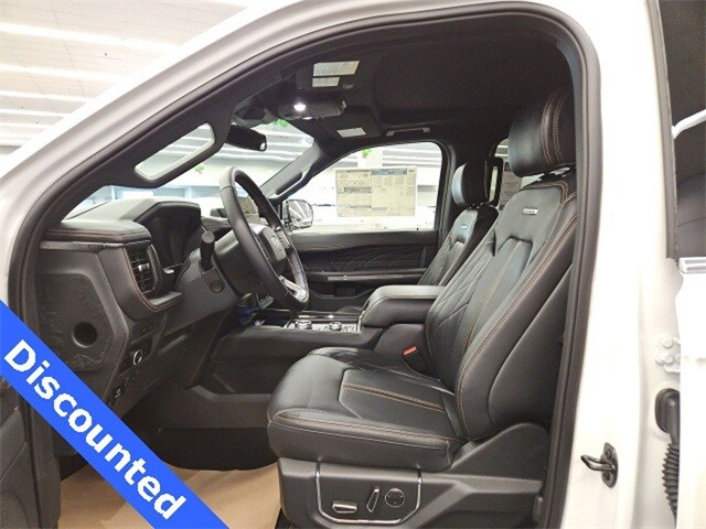 2024 Ford Expedition MAX Platinum photo 3