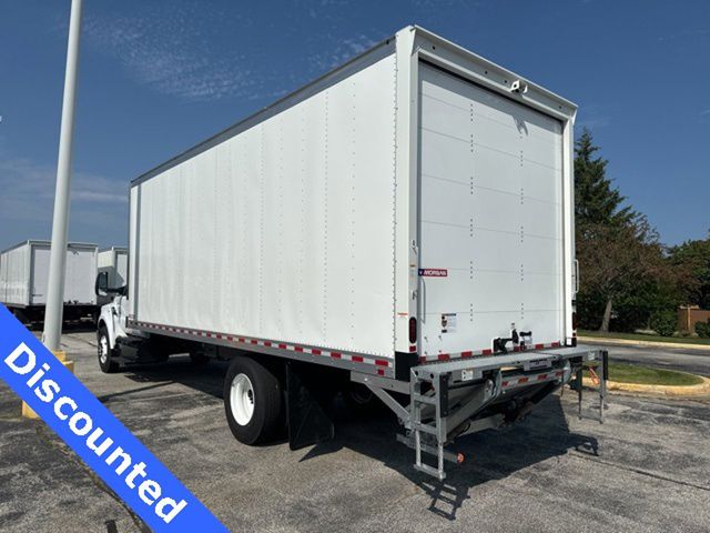 2025 Ford F-650 photo 4