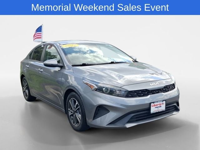 2022 Kia Forte LXS AT's photo