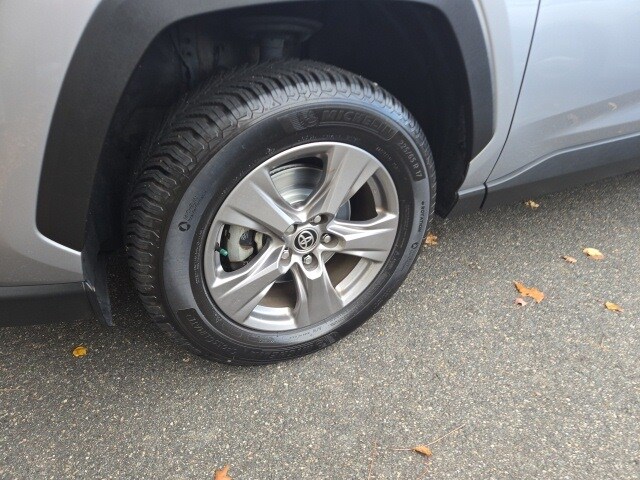 2023 Toyota RAV4 Hybrid LE photo 3