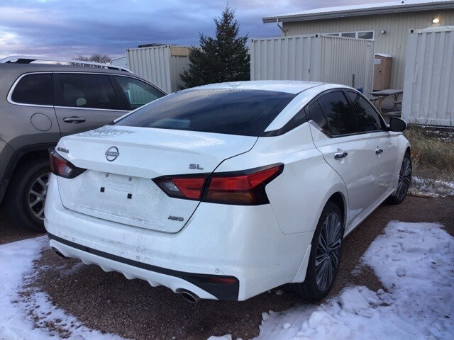 2024 Nissan Altima SL photo 2