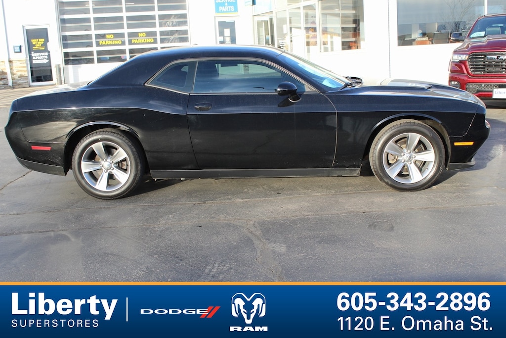 Used 2017 Dodge Challenger SXT Coupe