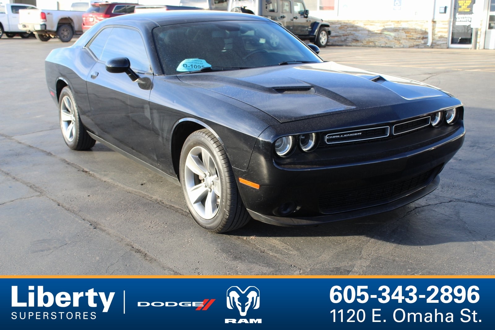 2017 Dodge Challenger SXT's photo