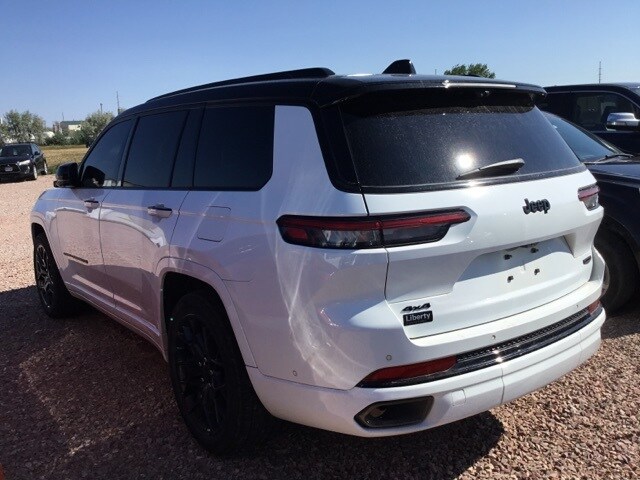2025 Jeep Grand Cherokee L Summit photo 2