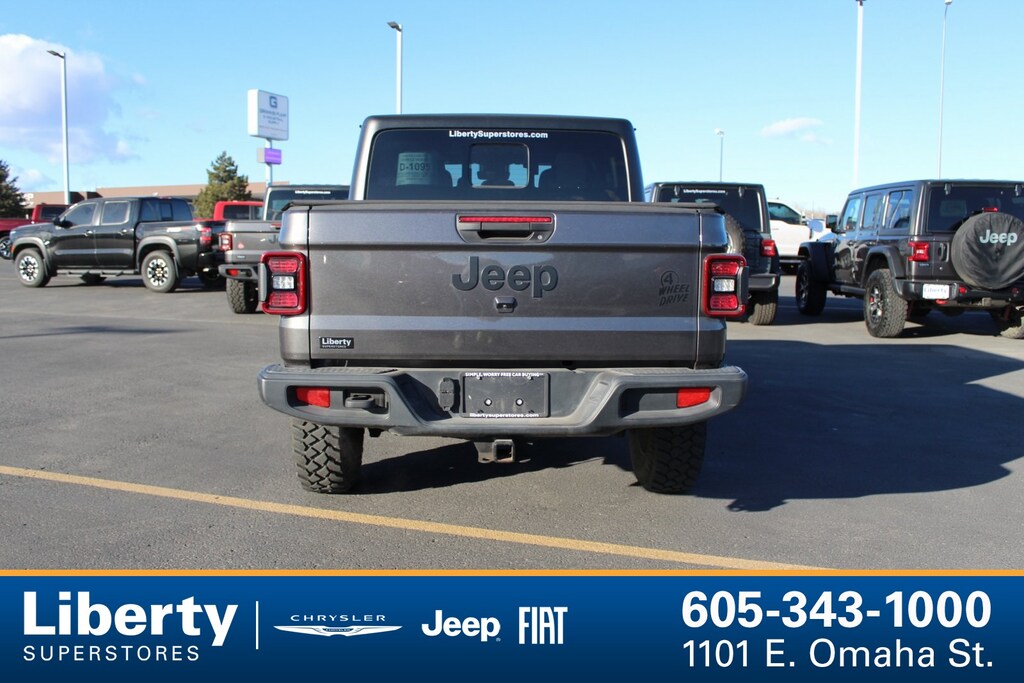 Used 2024 Jeep Gladiator Sport Truck Crew Cab