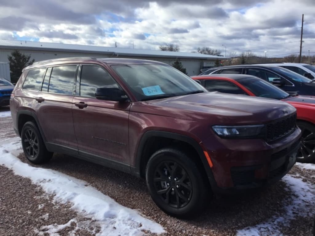 Used 2024 Jeep Grand Cherokee L Laredo SUV
