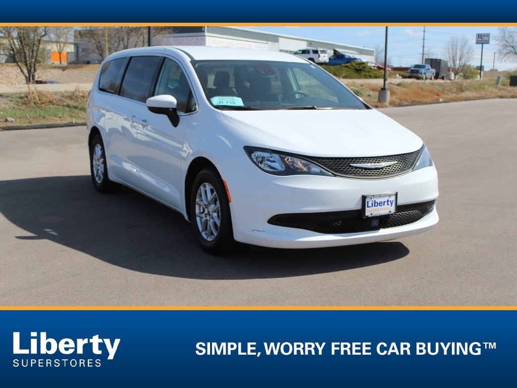 2023 Chrysler Voyager LX's photo