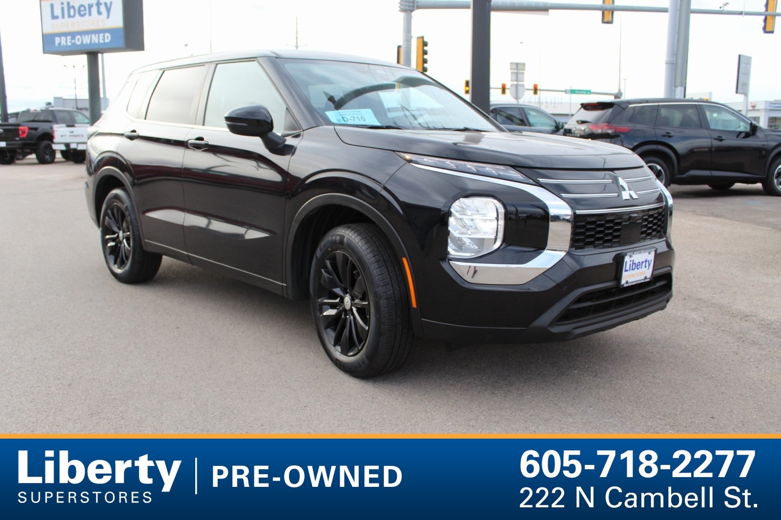 2025 Mitsubishi Outlander ES's photo