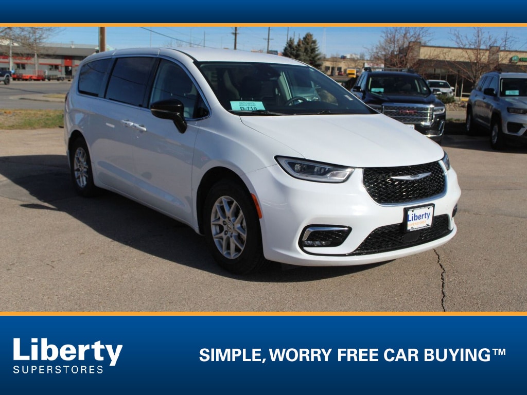 2024 Chrysler Pacifica Touring L's photo