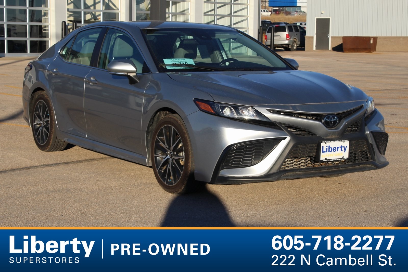 2023 Toyota Camry SE's photo