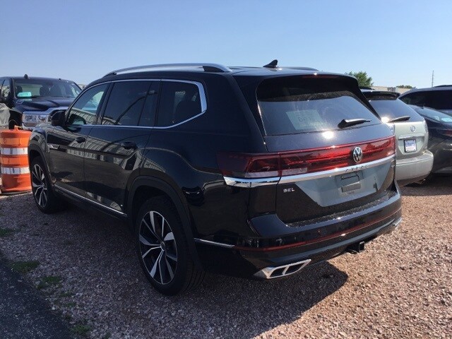 2025 Volkswagen Atlas SEL Premium R-Line photo 2