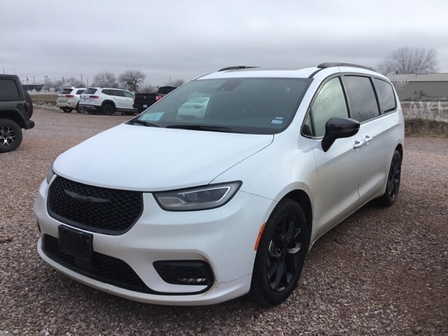 2025 Chrysler Pacifica Limited's photo