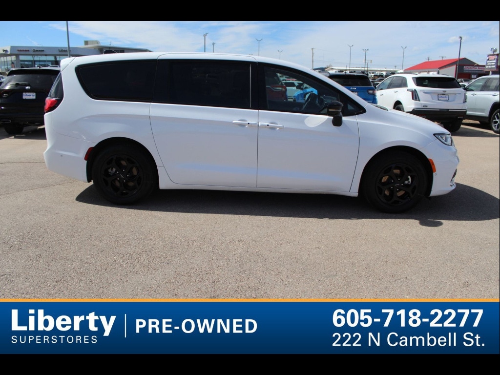 Used 2024 Chrysler Pacifica PHEV Select with VIN 2C4RC1S70RR153284 for sale in Rapid City, SD
