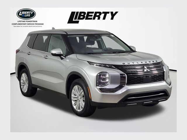 2024 Mitsubishi Outlander ES 2WD's photo