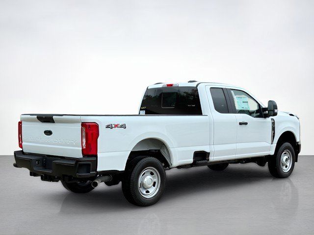 2025 Ford F-350 photo 3