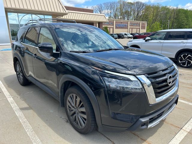2023 Nissan Pathfinder SL 4WD's photo