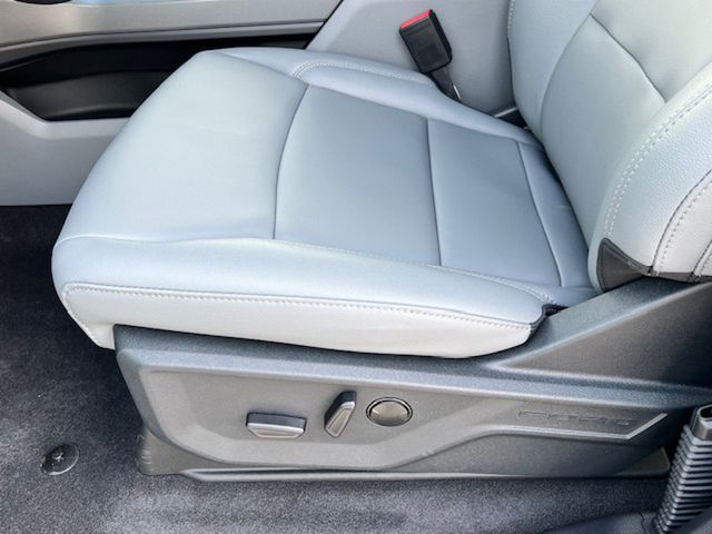 2025 Ford F-150 Lightning Flash - Photo 33