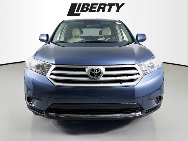 Used 2013 Toyota Highlander Base with VIN 5TDBK3EH1DS256931 for sale in Aurora, OH