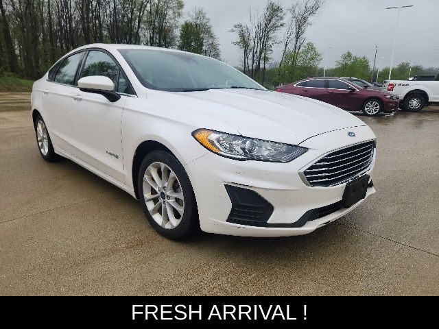 2019 Ford Fusion SE's photo