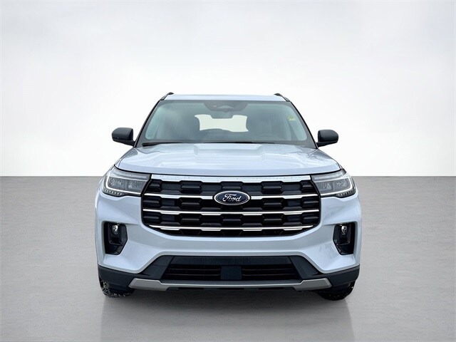 2025 Ford Explorer photo 2