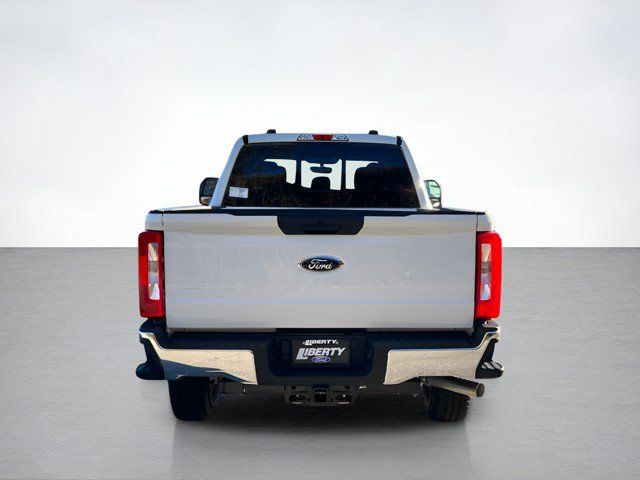2026 Ford F-250 photo 3