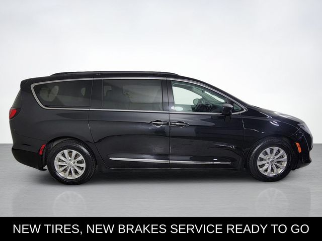 Used 2017 Chrysler Pacifica Touring-L with VIN 2C4RC1BG4HR599002 for sale in Aurora, OH