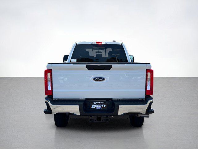 2026 Ford F-350 photo 3