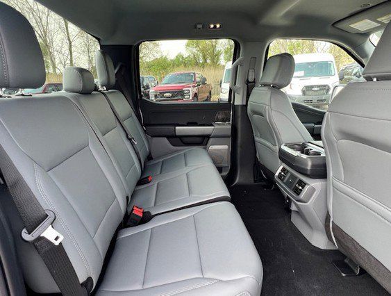 2025 Ford F-150 Lightning Flash - Photo 14