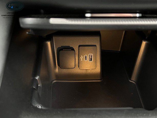 2025 Ford Explorer ST-Line - Photo 22