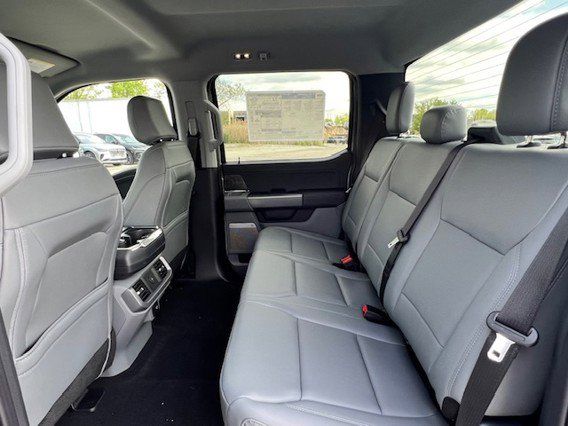2025 Ford F-150 Lightning Flash - Photo 13