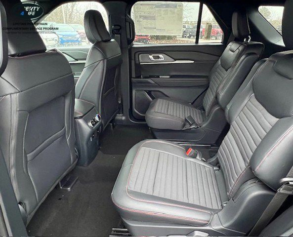 2025 Ford Explorer ST-Line - Photo 13