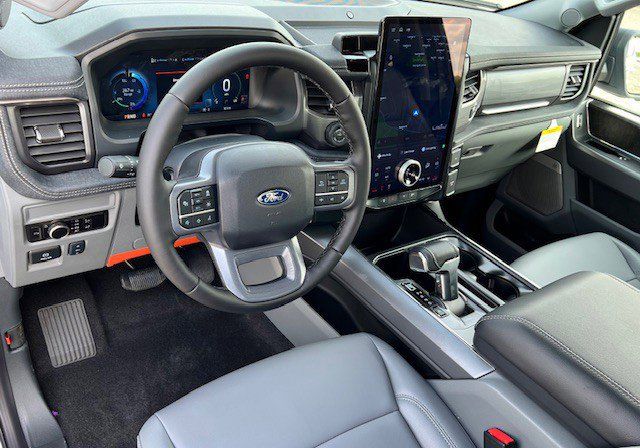 2025 Ford F-150 Lightning Flash - Photo 11