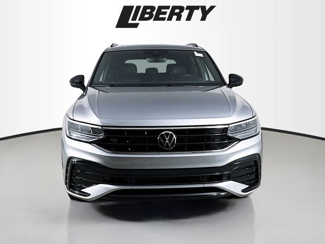 Used 2024 Volkswagen Tiguan SE R-LINE BLACK with VIN 3VV8B7AX4RM011502 for sale in Aurora, OH