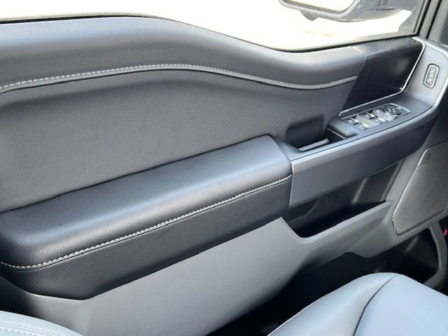 2025 Ford F-150 Lightning Flash - Photo 29