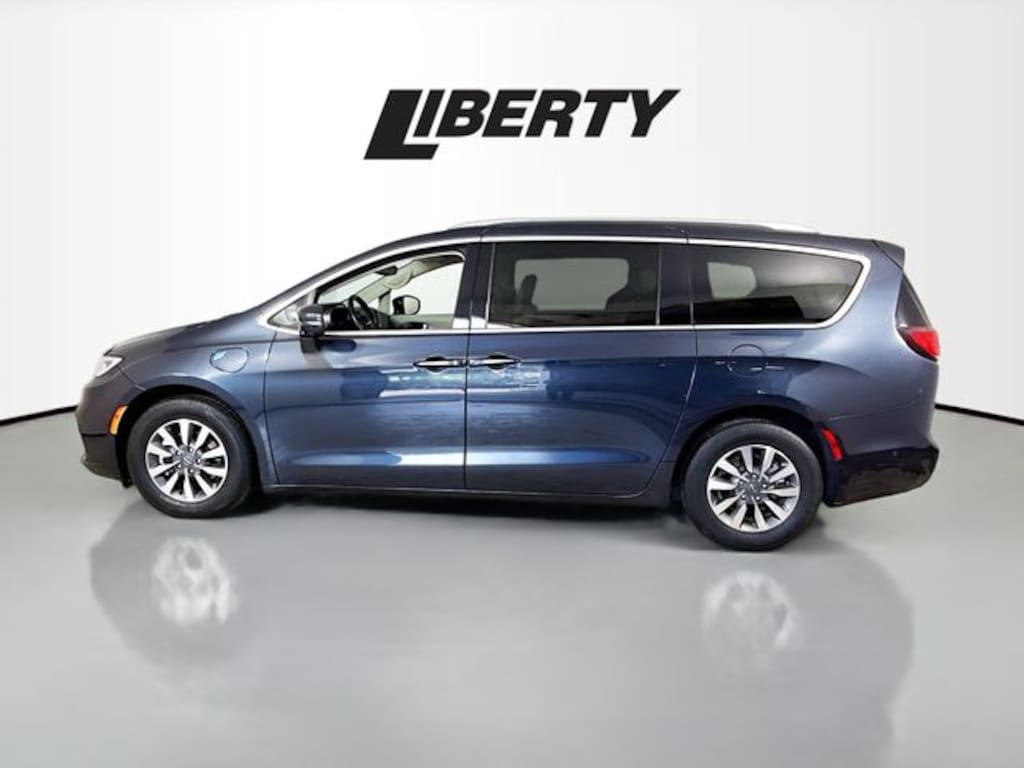 Used 2021 Chrysler Pacifica Hybrid Touring L Minivan/Van