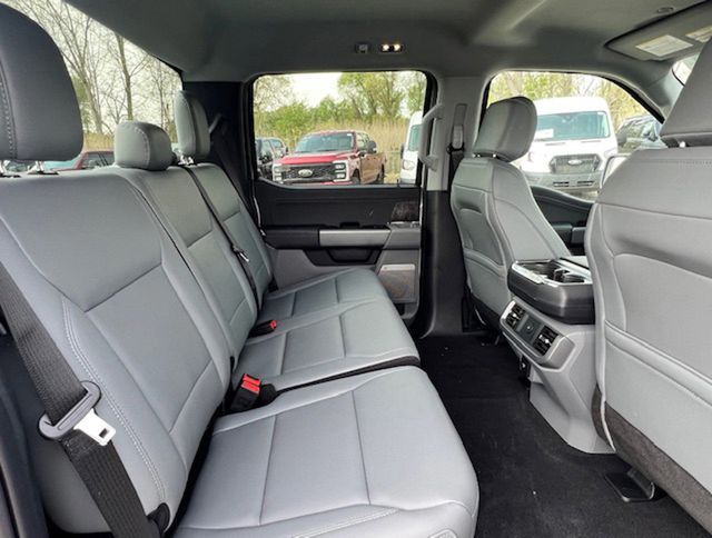 2025 Ford F-150 Lightning Flash - Photo 14