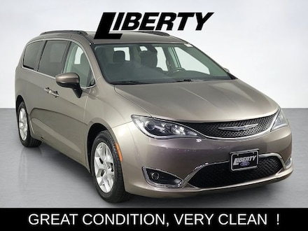 2017 Chrysler Pacifica Touring L Minivan/Van