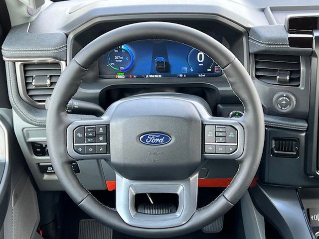 2025 Ford F-150 Lightning Flash - Photo 26