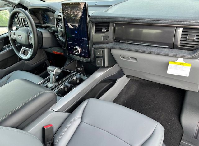 2025 Ford F-150 Lightning Flash - Photo 15