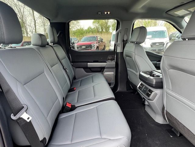 2025 Ford F-150 Lightning Flash - Photo 14