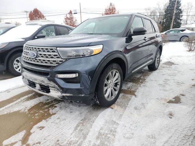 2023 Ford Explorer Limited's photo
