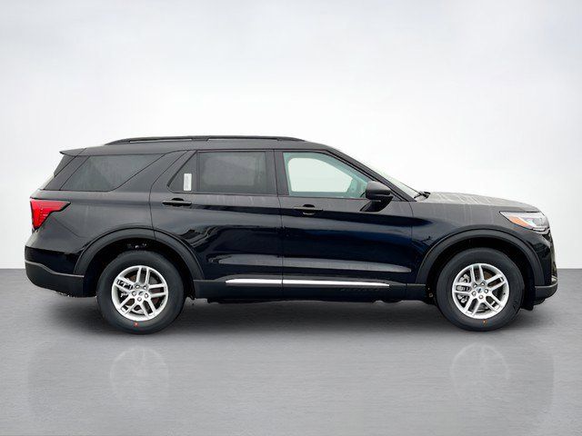 2025 Ford Explorer photo 2