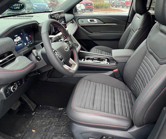 2025 Ford Explorer ST-Line - Photo 12