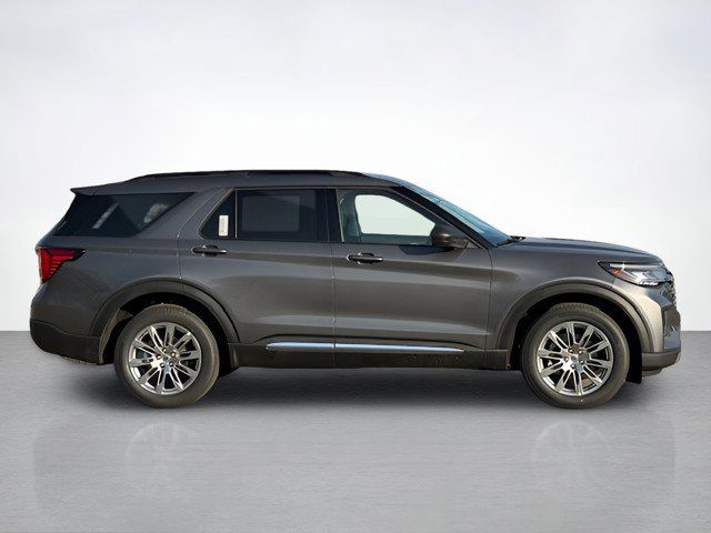 2025 Ford Explorer photo 2