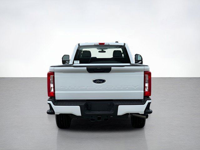 2026 Ford F-350 photo 4