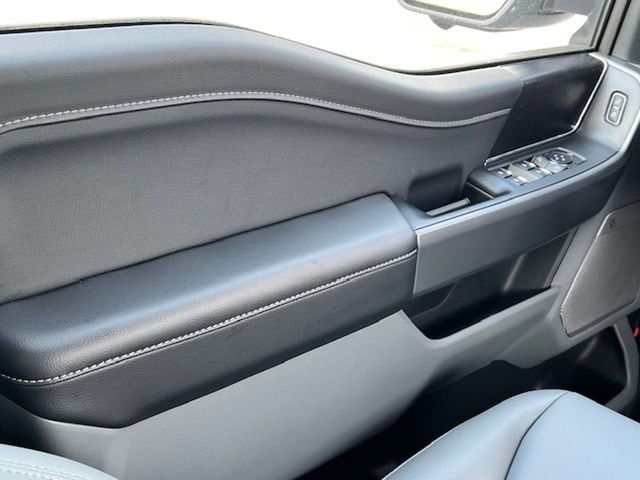 2025 Ford F-150 Lightning Flash - Photo 30
