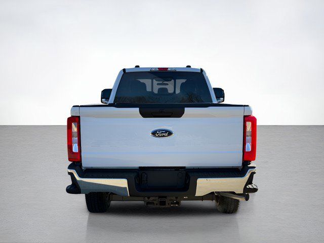 2026 Ford F-350 photo 4