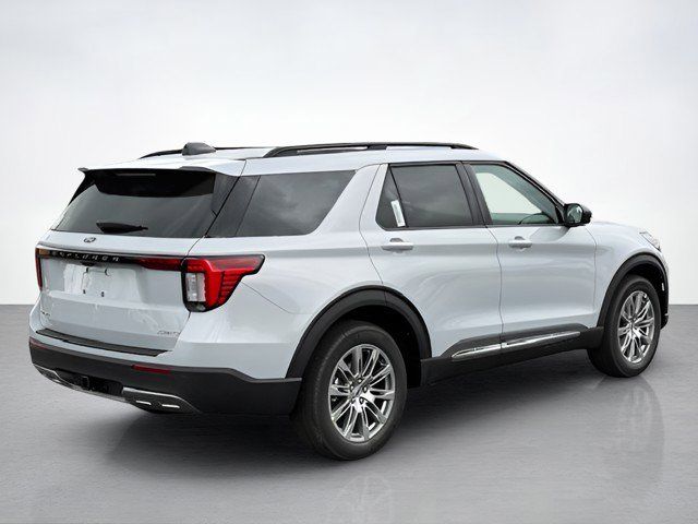 2025 Ford Explorer photo 2