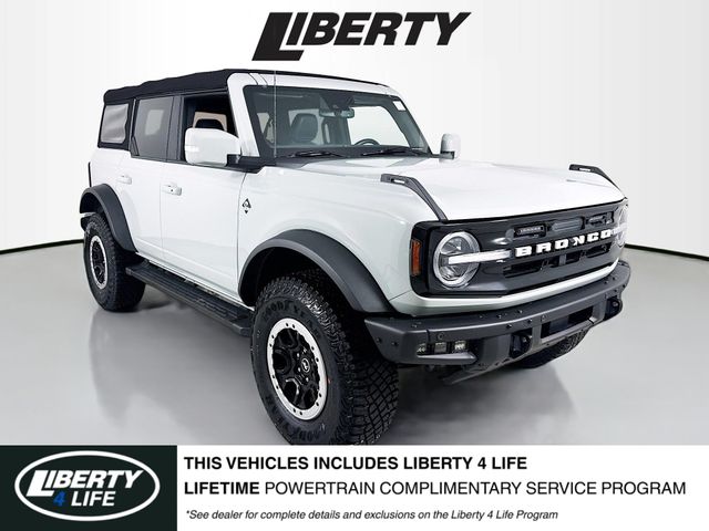 2022 Ford Bronco 4-Door Outer Banks's photo