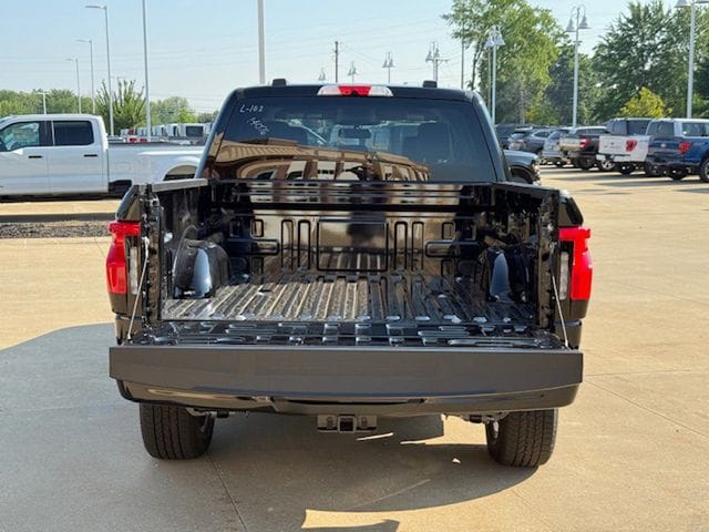 2025 Ford F-150 Lightning Flash - Photo 36